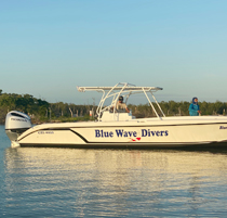 Dive boat - Blue Wave Belize
